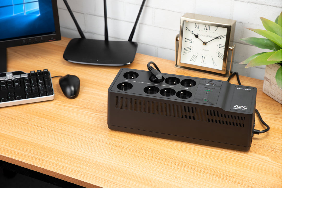 UPS APC Back 650VA/400W 8 tomas Schuko USB A+C - imagem 9