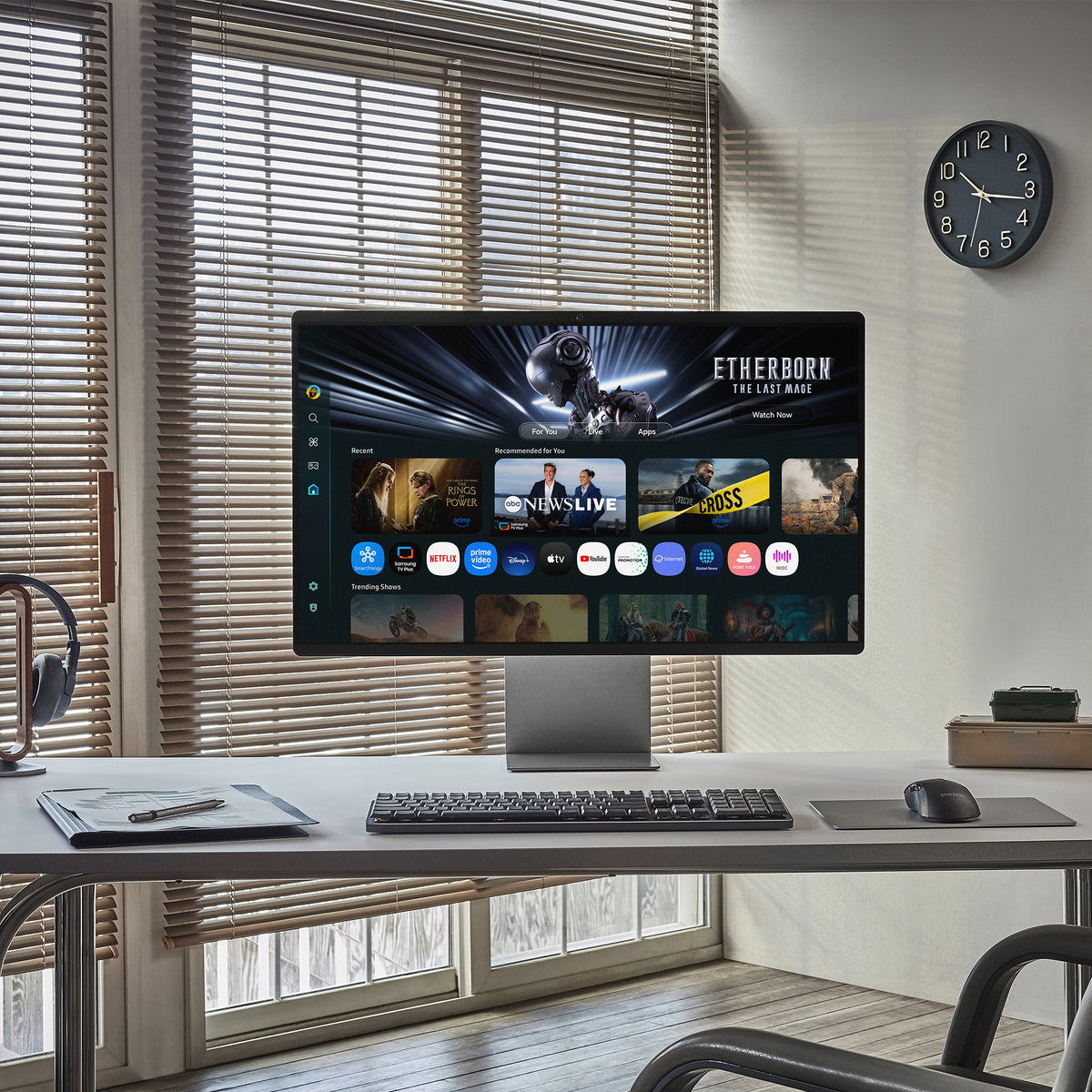 Smart Monitor Gaming Samsung M9 M90SF S32FM900SU 32"/ 4K/ 0.03ms/ 165Hz/ QD-OLED/ Multimedia/ Regulable em altura/ Smart TV/ prateado