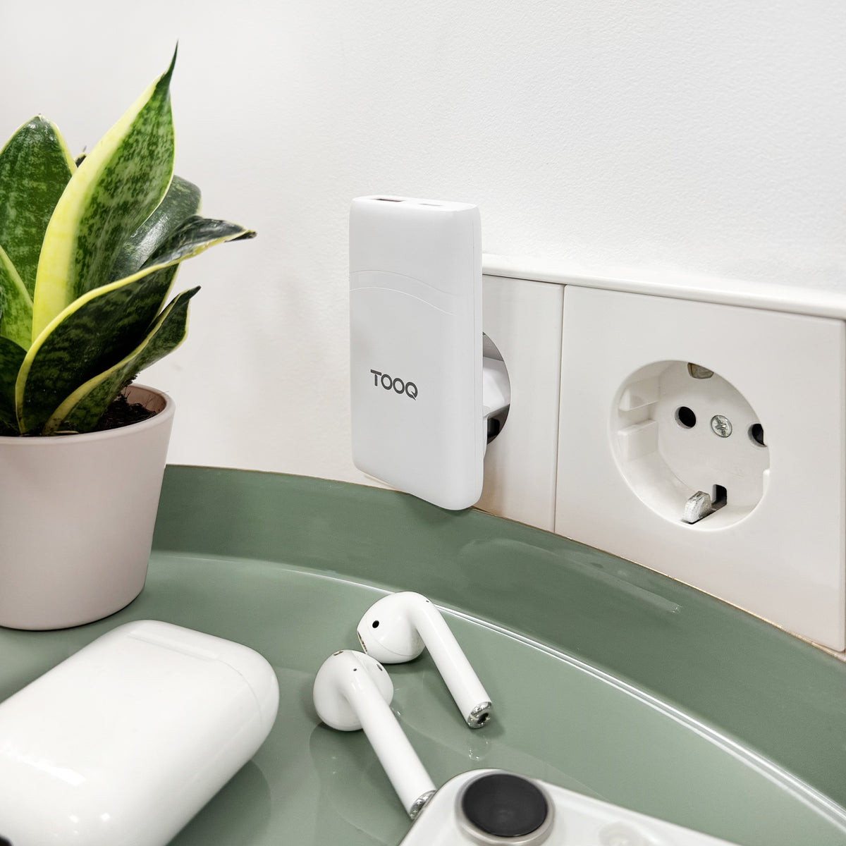 Carregador de Parede Tooq GAN USB-C/PD + USB-A/QC 65W - imagem 10
