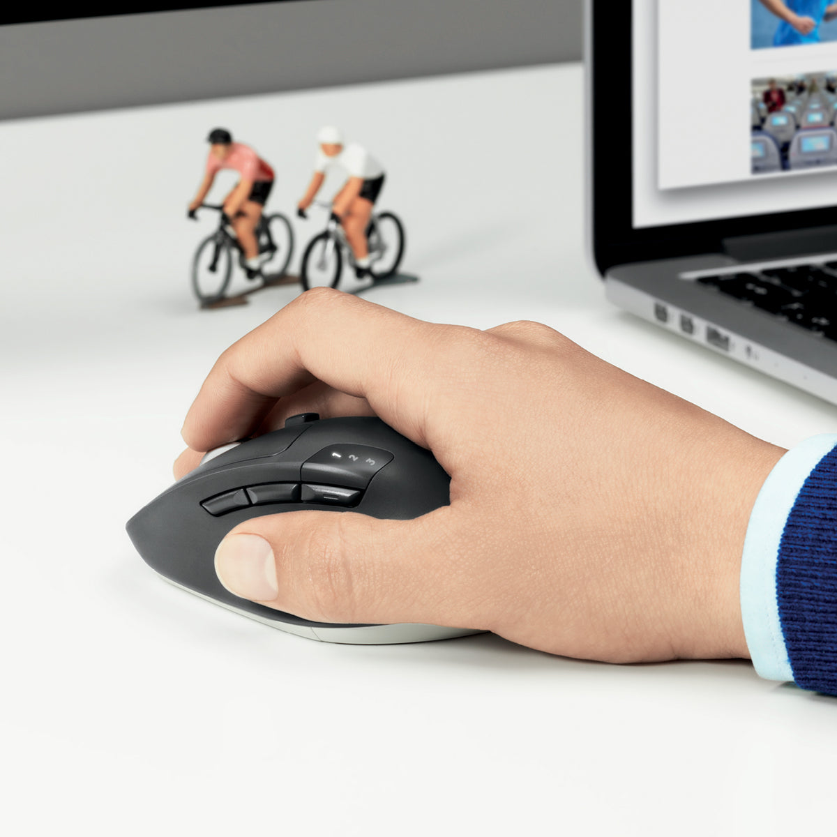 Rato Logitech M720 Triathlon / 910-004791 preto - imagem 17