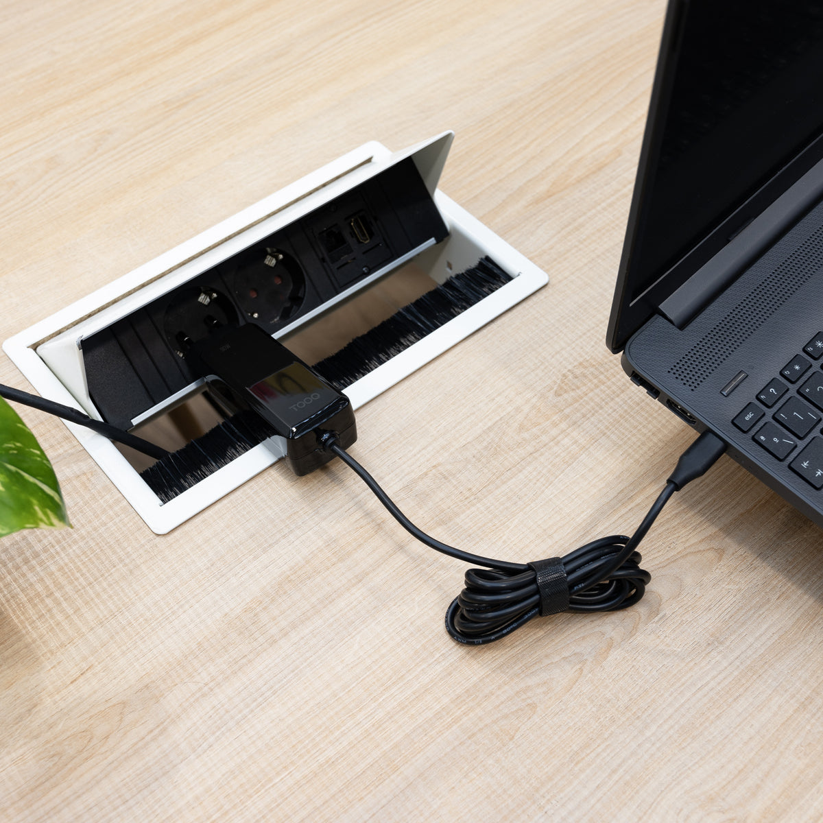 Carregador para Portátil Tooq GAN USB-C PD 90W Cúbico - imagem 8